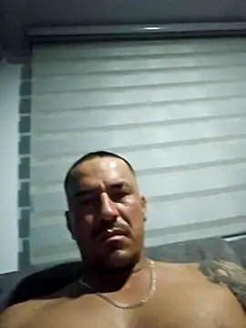 Snapshot of Iuver chatting on 01-09-26, 01:30 Iuver online show from 01-09-26, 01:30