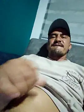 Snapshot of Iuver chatting on 01-15-26, 11:41 Iuver online show from 01-15-26, 11:41