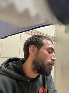 Snapshot of QueenM3 chatting on 10-10-25, 10:31 QueenM3 online show from 10-10-25, 10:31