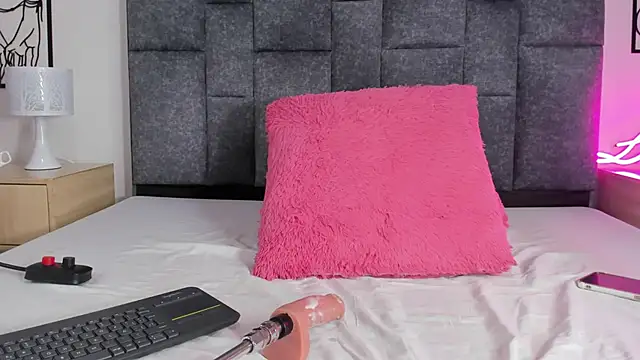 Snapshot of LindaaFoster chatting on 02-26-25, 06:04 LindaaFoster online show from 02-26-25, 06:04