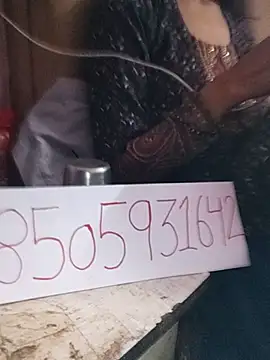 Snapshot of Dolly_b chatting on 02-17-25, 05:10 Dolly b online show from 02-17-25, 05:10