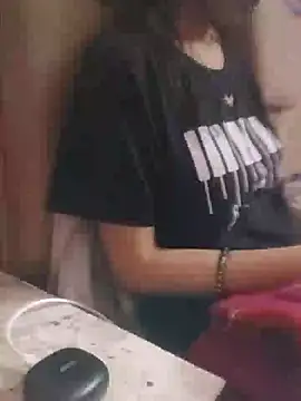 Snapshot of Dolly_b chatting on 02-19-25, 09:58 Dolly b online show from 02-19-25, 09:58