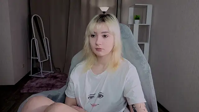 Snapshot of Nasy chatting on 12-02-25, 05:19 Nasy online show from 12-02-25, 05:19