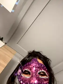 Snapshot of Roroo002 chatting on 09-27-25, 08:14 Roroo002 online show from 09-27-25, 08:14