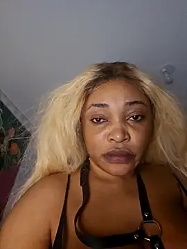 Snapshot of Louna45dv chatting on 02-16-25, 08:33 Louna45dv online show from 02-16-25, 08:33