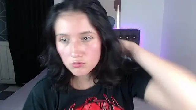 Snapshot of amy_royale chatting on 02-18-25, 07:30 amy royale online show from 02-18-25, 07:30