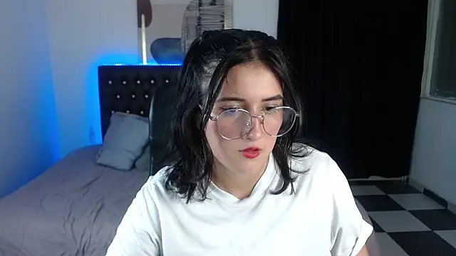 Snapshot of amy_royale chatting on 02-26-25, 02:04 amy royale online show from 02-26-25, 02:04