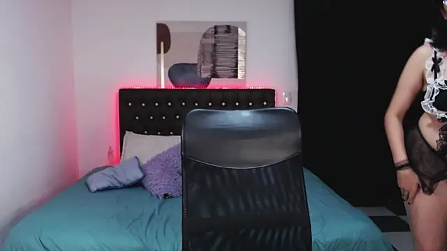 Snapshot of amy_royale chatting on 03-14-25, 02:20 amy royale online show from 03-14-25, 02:20