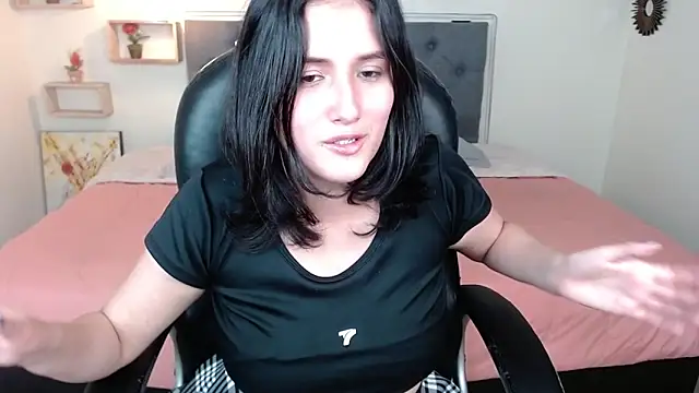 Snapshot of amy_royale chatting on 03-15-25, 05:19 amy royale online show from 03-15-25, 05:19