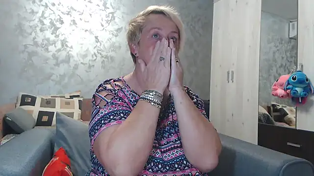 RosesandLillies online show from 10-21-25, 05:02