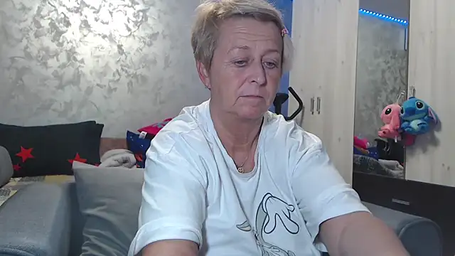 Snapshot of RosesandLillies chatting on 03-18-26, 05:27 RosesandLillies online show from 03-18-26, 05:27