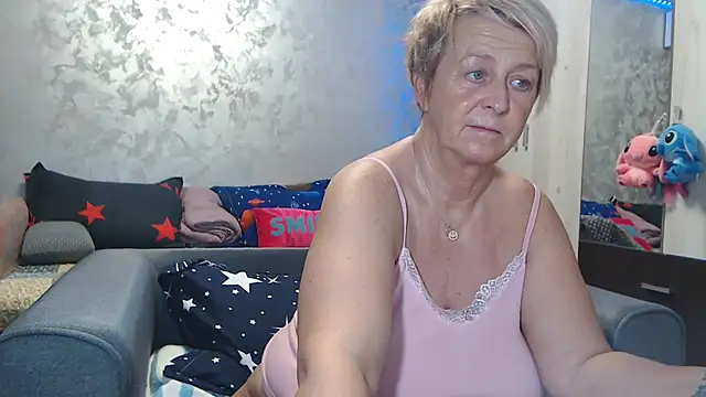 Snapshot of RosesandLillies chatting on 03-22-26, 04:32 RosesandLillies online show from 03-22-26, 04:32