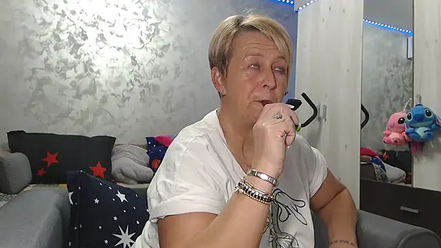 Snapshot of RosesandLillies chatting on 04-02-26, 04:37 RosesandLillies online show from 04-02-26, 04:37