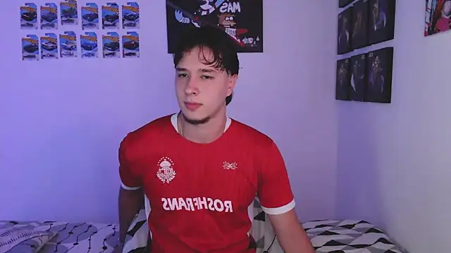 Snapshot of jack_walker190 chatting on 06-10-26, 02:45 jack walker190 online show from 06-10-26, 02:45