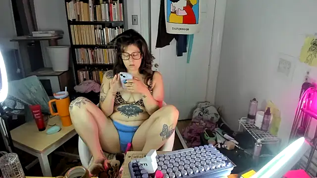 Rosiee69  online show from 10-09-25, 11:41