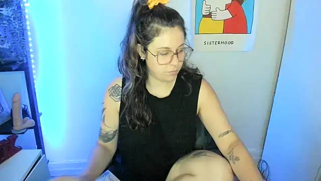 Snapshot of Rosiee69_ chatting on 06-19-26, 02:21 Rosiee69 online show from 06-19-26, 02:21