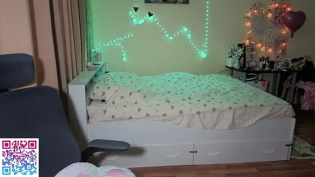 boozekirs  online show from 04-15-26, 02:18