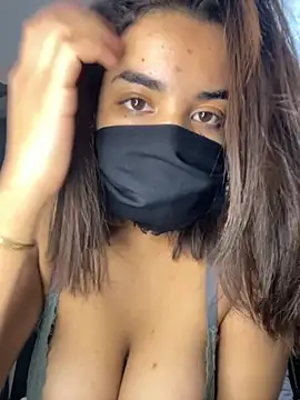 Snapshot of Louli_ta chatting on 11-30-25, 01:42 Louli ta online show from 11-30-25, 01:42