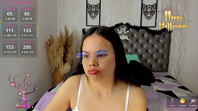 Snapshot of Kath_latorre chatting on 10-28-25, 01:03 Kath latorre online show from 10-28-25, 01:03