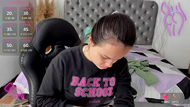 Snapshot of Kath_latorre chatting on 11-16-25, 01:17 Kath latorre online show from 11-16-25, 01:17