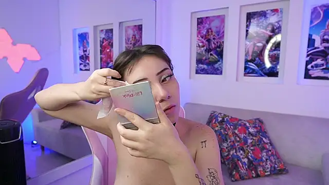 Snapshot of SaharaKramer chatting on 03-19-25, 01:32 SaharaKramer online show from 03-19-25, 01:32