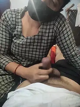 Snapshot of indian_couple4 chatting on 10-29-25, 03:53 indian couple4 online show from 10-29-25, 03:53