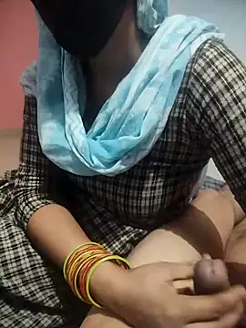 Snapshot of indian_couple4 chatting on 11-05-25, 01:27 indian couple4 online show from 11-05-25, 01:27