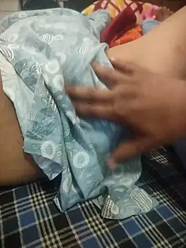 Snapshot of indian_couple4 chatting on 11-08-25, 08:03 indian couple4 online show from 11-08-25, 08:03