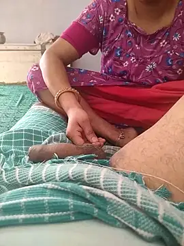 Snapshot of indian_couple4 chatting on 05-06-26, 03:24 indian couple4 online show from 05-06-26, 03:24