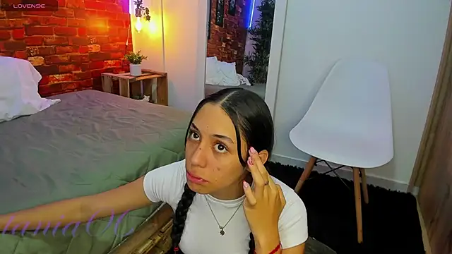 Snapshot of TANIA_06 chatting on 02-24-25, 04:36 TANIA 06 online show from 02-24-25, 04:36