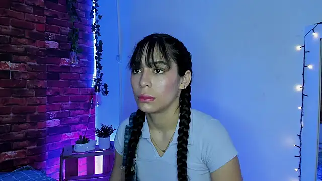 Snapshot of TANIA_06 chatting on 09-10-25, 01:22 TANIA 06 online show from 09-10-25, 01:22