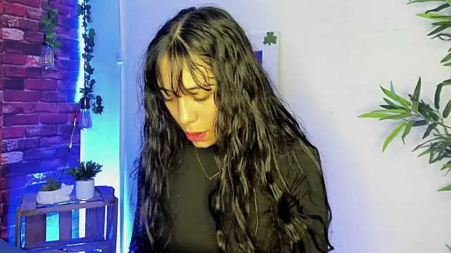 Snapshot of TANIA_06 chatting on 09-11-25, 01:22 TANIA 06 online show from 09-11-25, 01:22