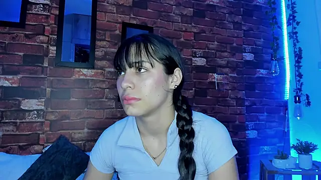 Snapshot of TANIA_06 chatting on 09-15-25, 11:21 TANIA 06 online show from 09-15-25, 11:21