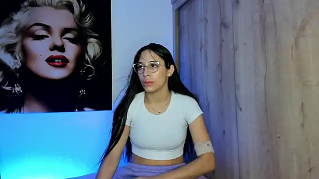Snapshot of TANIA_06 chatting on 09-18-25, 01:24 TANIA 06 online show from 09-18-25, 01:24