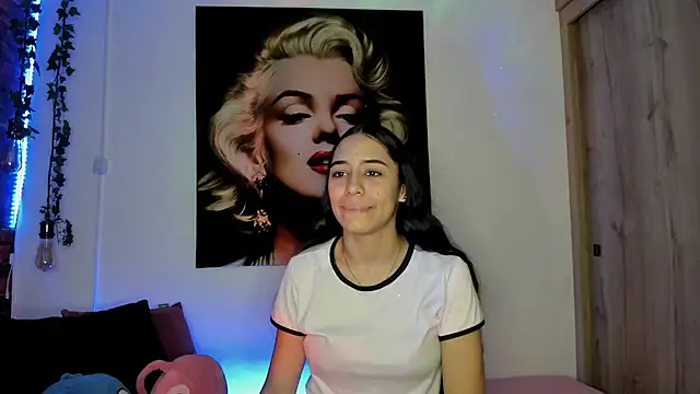 Snapshot of TANIA_06 chatting on 10-15-25, 01:00 TANIA 06 online show from 10-15-25, 01:00