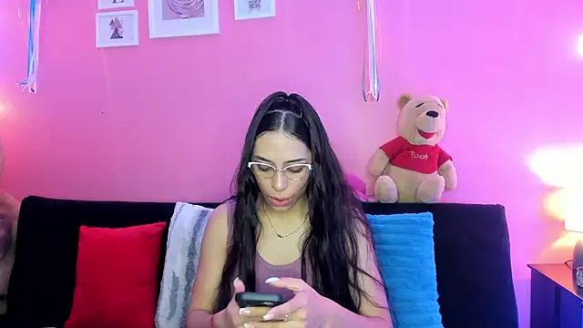 Snapshot of TANIA_06 chatting on 10-19-25, 08:20 TANIA 06 online show from 10-19-25, 08:20