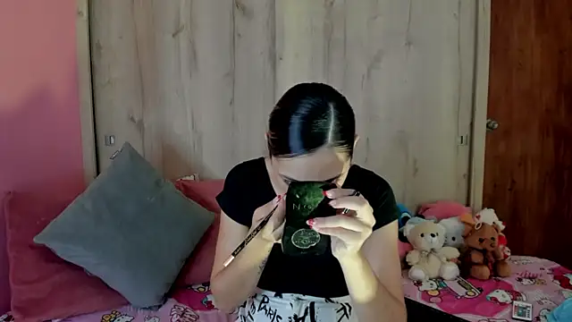 Snapshot of TANIA_06 chatting on 06-21-26, 02:41 TANIA 06 online show from 06-21-26, 02:41