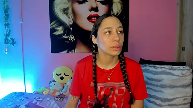 Snapshot of TANIA_06 chatting on 07-19-26, 01:15 TANIA 06 online show from 07-19-26, 01:15
