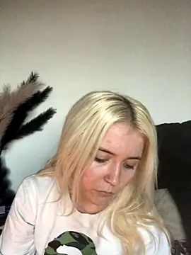 Blondie Sofia Essexbabe online show from 11-28-25, 03:47