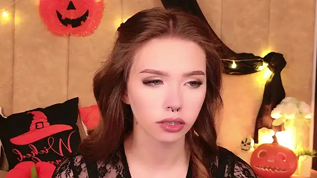 Sierra Fane online show from 10-20-25, 06:03