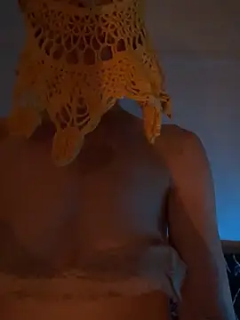 Snapshot of Hildas chatting on 10-14-25, 05:25 Hildas online show from 10-14-25, 05:25