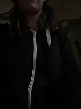 Snapshot of Hildas chatting on 02-11-26, 02:00 Hildas online show from 02-11-26, 02:00