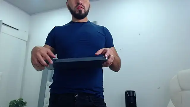 Snapshot of sebastian_colle chatting on 02-24-25, 12:05 sebastian colle online show from 02-24-25, 12:05