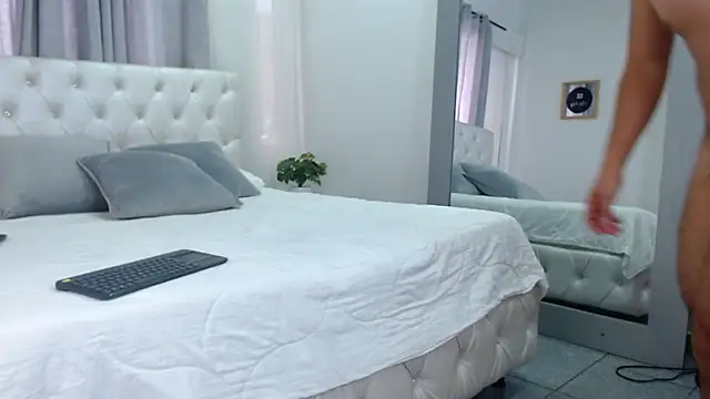 Snapshot of sebastian_colle chatting on 02-24-25, 06:15 sebastian colle online show from 02-24-25, 06:15