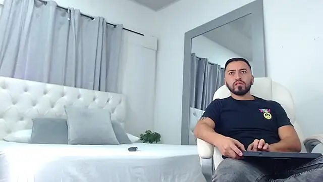 Snapshot of sebastian_colle chatting on 03-18-25, 12:25 sebastian colle online show from 03-18-25, 12:25