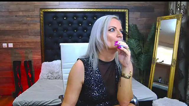 Snapshot of LadyTouch chatting on 02-20-25, 05:44 LadyTouch online show from 02-20-25, 05:44