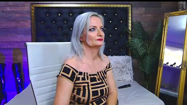 Snapshot of LadyTouch chatting on 02-24-25, 07:22 LadyTouch online show from 02-24-25, 07:22