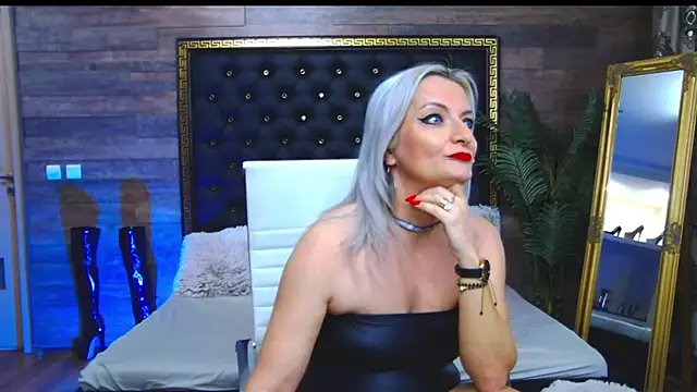 Snapshot of LadyTouch chatting on 02-27-25, 04:41 LadyTouch online show from 02-27-25, 04:41