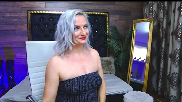 Snapshot of LadyTouch chatting on 03-06-25, 07:25 LadyTouch online show from 03-06-25, 07:25