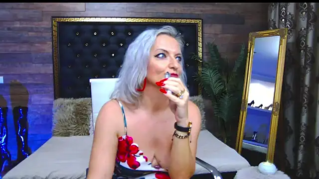 Snapshot of LadyTouch chatting on 03-07-25, 08:13 LadyTouch online show from 03-07-25, 08:13